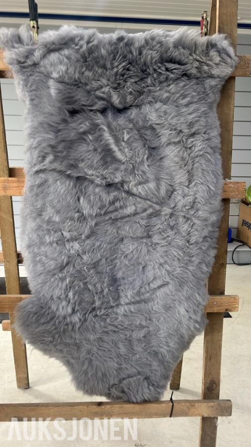 5 stk store  ekte saueskinn - kvalitets skinn